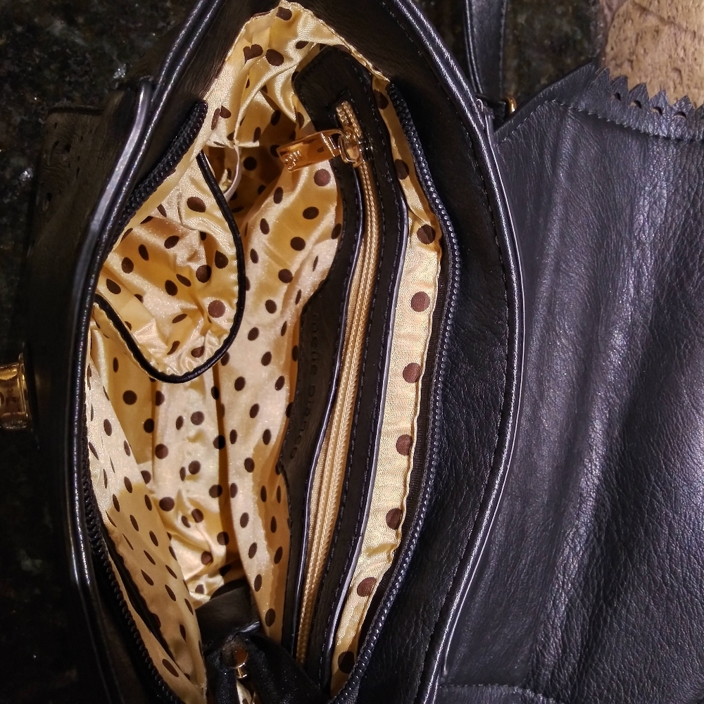 Crossbody - Picture 8 of 9